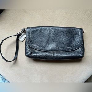 EUC Coach Clutch/Wristlet Black Pebble Leather